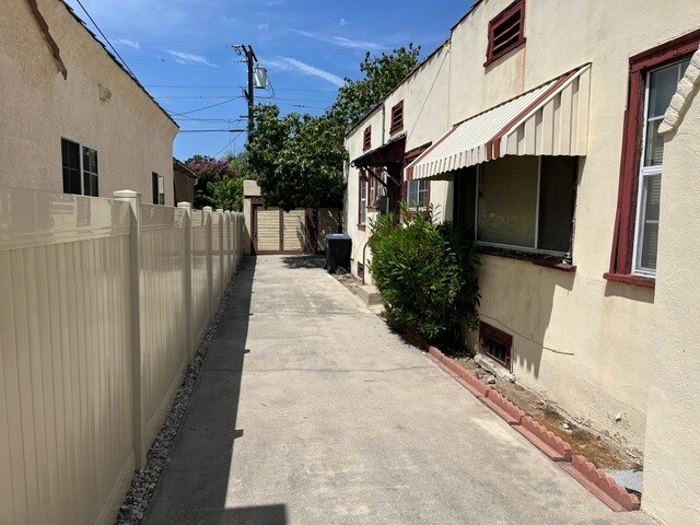 More Photos Of 417 Wing St, Glendale Multifamily For Sale