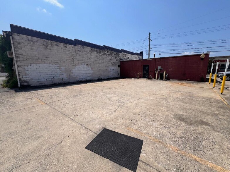 More Photos Of 510 20th St, Huntington Freestanding For Lease