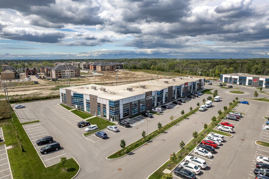 More Photos Of 4260-4290 Rue Garand, Laval Light Distribution For Sale