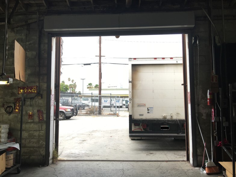 More Photos Of 2824 N Main St, Los Angeles Manufacturing For Sale