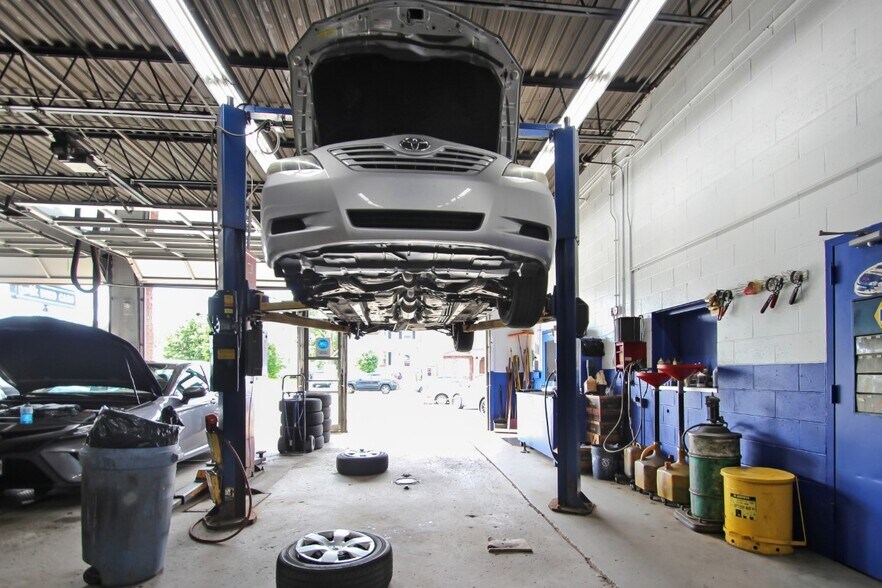 More Photos Of 284 S Broadway, Lawrence Auto Dealership For Sale