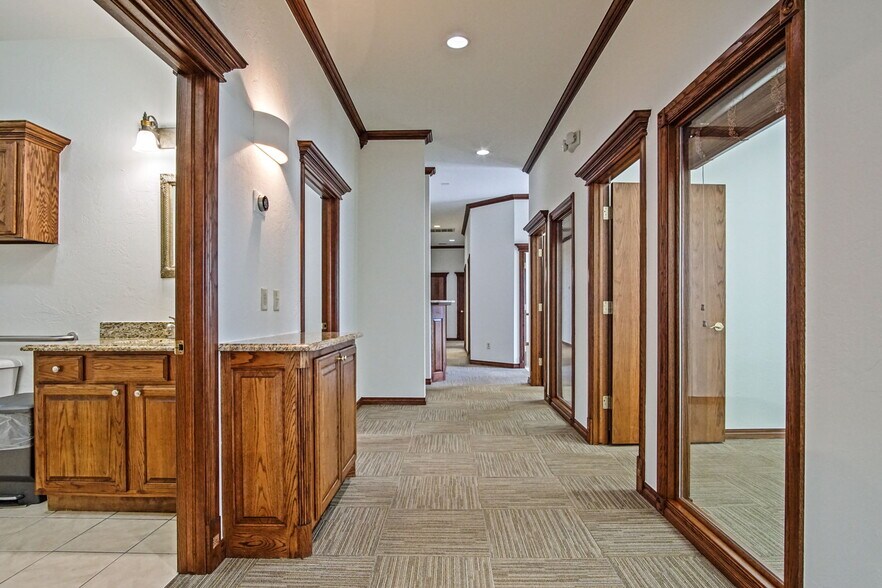 More Photos Of 1006 24th Ave NW, Norman Office For Lease