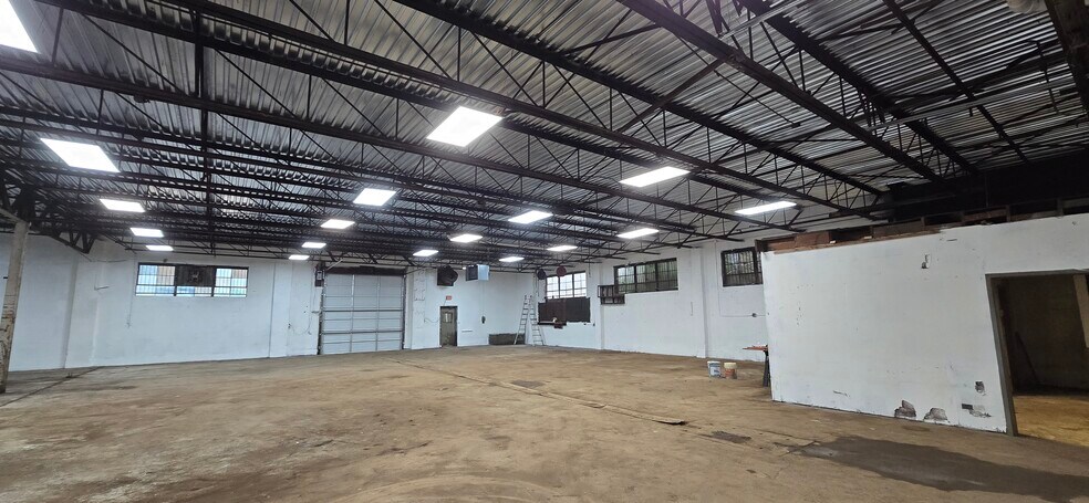 More Photos Of 1407 Redeker Rd, Des Plaines Industrial For Lease