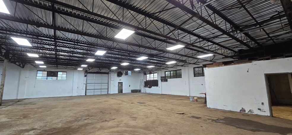 More Photos Of 1407 Redeker Rd, Des Plaines Industrial For Sale