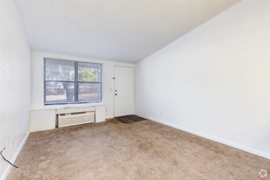 More Photos Of 4990 North Ln, Orlando Apartments For Sale