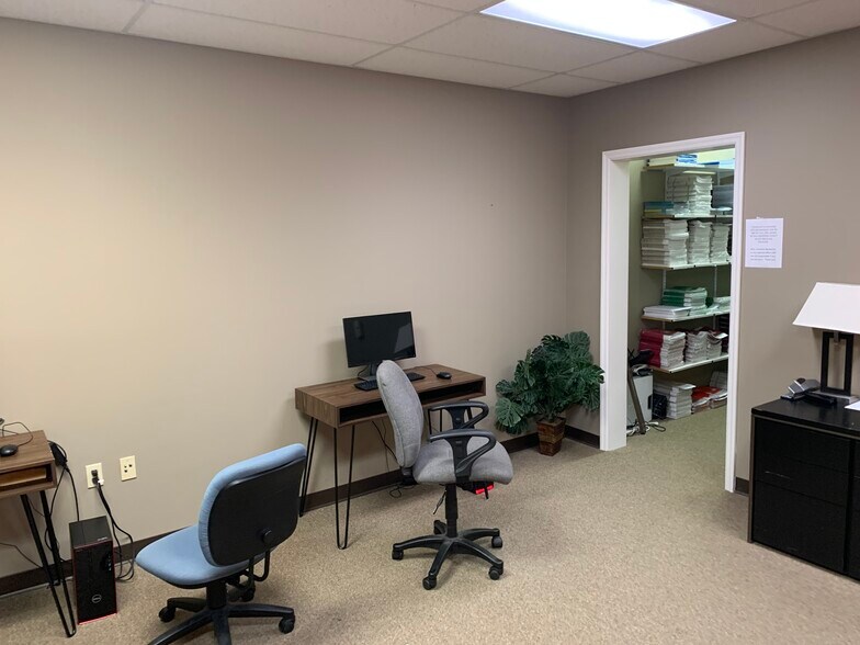 More Photos Of 1001 N Hickory Rd, South Bend Office For Lease