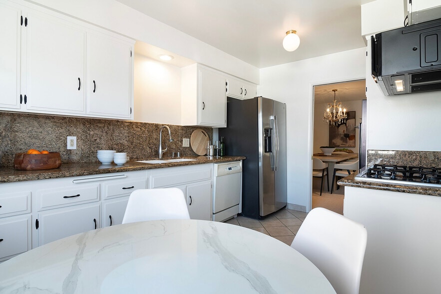 More Photos Of 344 S Doheny Dr, Beverly Hills Apartments For Sale