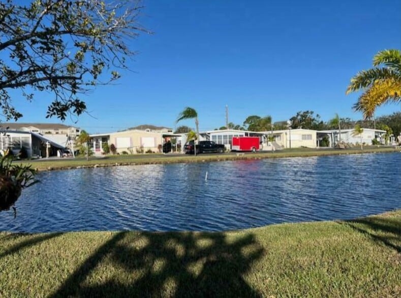 More Photos Of 10441 Gandy Blvd N, Saint Petersburg Manufactured Housing Mobile Home Park For Sale