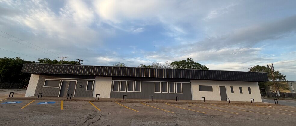 Primary Photo Of 612 Michael Dr, Everman Freestanding For Lease