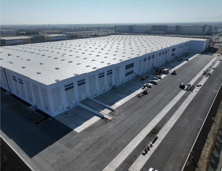 More Photos Of 1269 E Grant Line Rd, Tracy Distribution For Lease