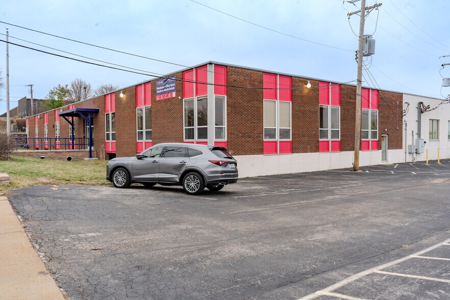 More Photos Of 1230 Macklind Ave, Saint Louis Coworking Space