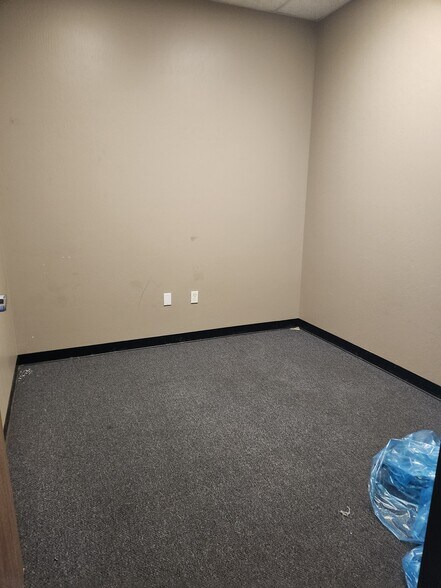 More Photos Of 3001 Auto Mall Dr, Bakersfield Warehouse For Lease