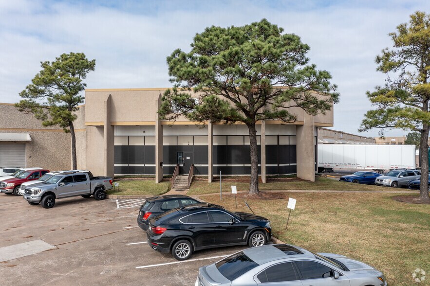 More Photos Of 5957-5973 S Loop Fwy E, Houston Warehouse For Lease