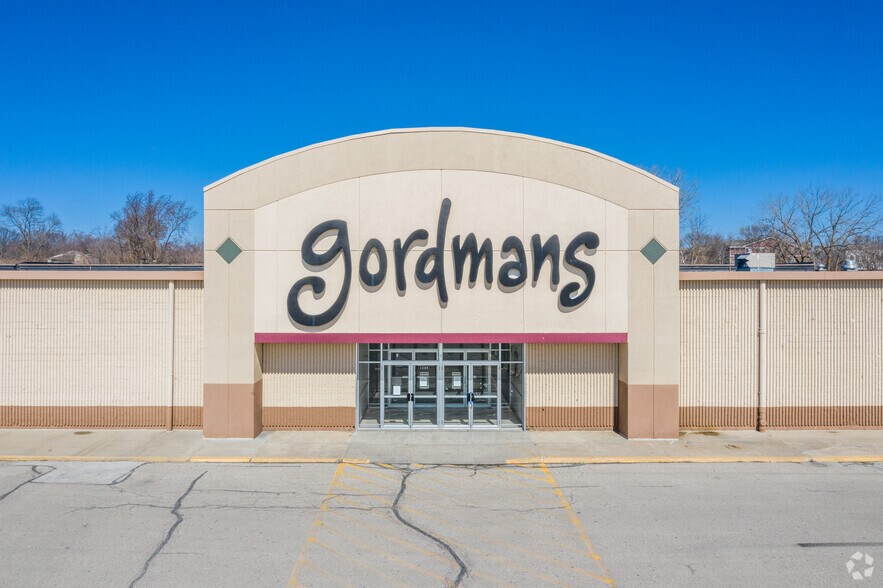 More Photos Of 1160-1300 E Army Post Rd, Des Moines Unknown For Lease