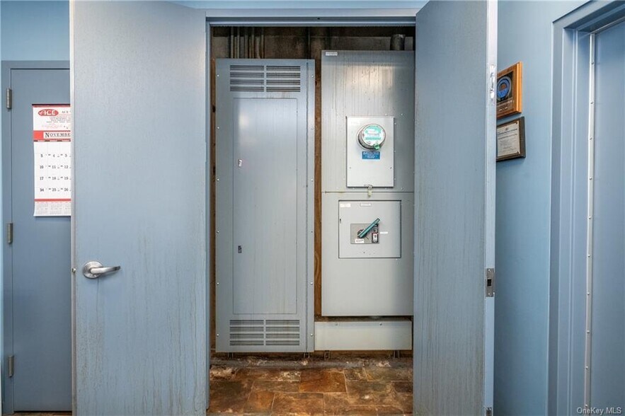 More Photos Of 412 City Island Ave, Bronx Warehouse For Sale