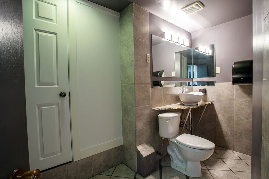 More Photos Of 1455 Ellis St, Kelowna Office Residential For Sale