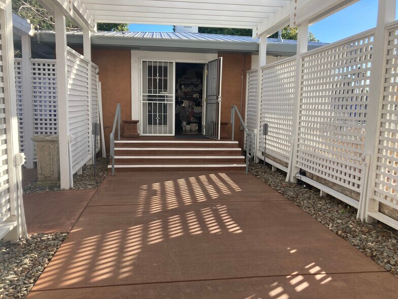 More Photos Of 870 Hartnell Ave, Redding Garden Center For Sale