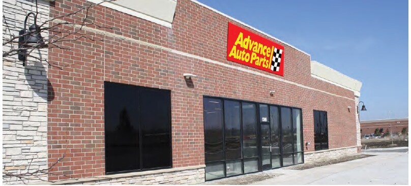 More Photos Of 1386 Butterfield Rd, Aurora Freestanding For Lease