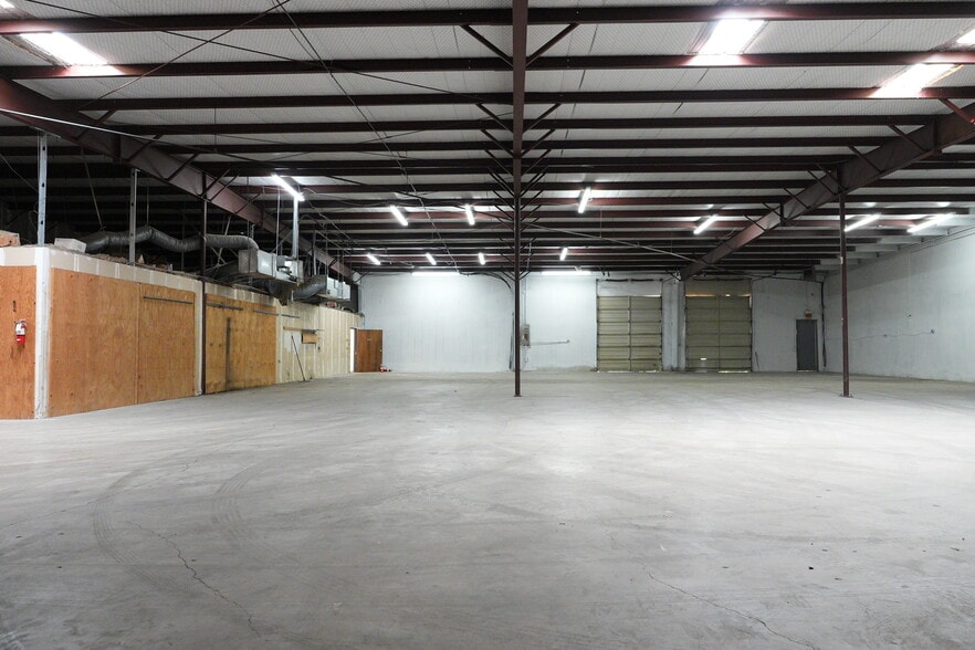 More Photos Of 501 Industrial Dr, Richardson Warehouse For Lease