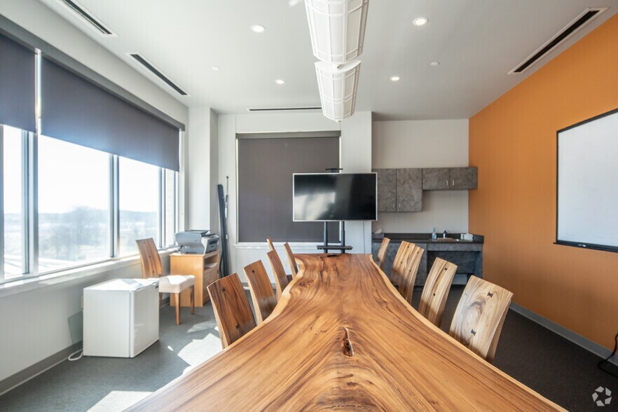 More Photos Of 2800 Shoreline Dr, Denton Medical For Lease