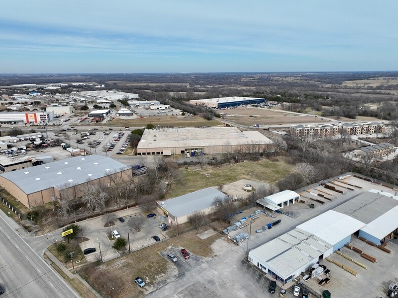 More Photos Of 902 N McDonald St, McKinney Industrial For Lease