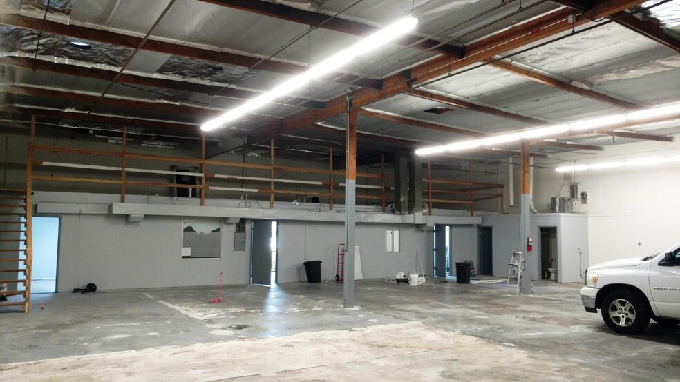 More Photos Of 10722 Trask Ave, Garden Grove Warehouse For Lease