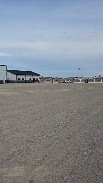 Primary Photo Of 14372 Rudi Kuefner, Horizon City Truck Terminal For Sale