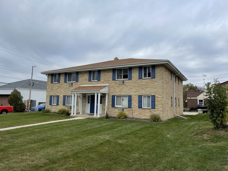 Primary Photo Of 10710 W Lincoln Ave, West Allis Apartments For Sale