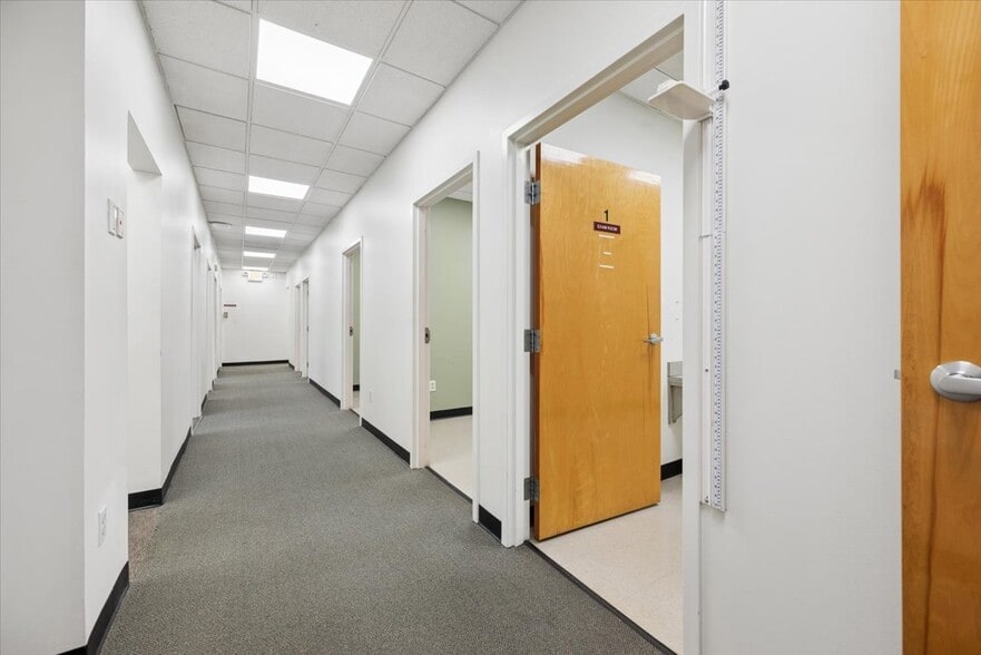 More Photos Of 34 E Somerset St, Raritan Bank For Lease