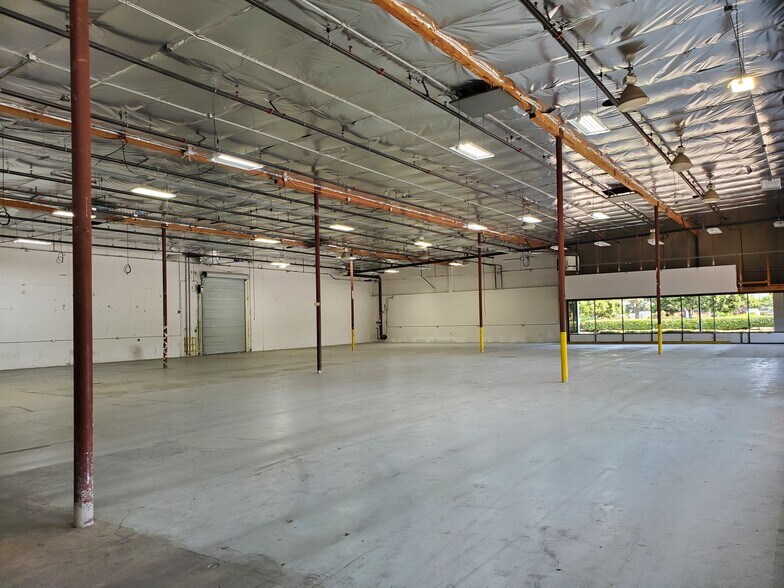 More Photos Of 2727 Skyway Dr, Santa Maria Warehouse For Lease
