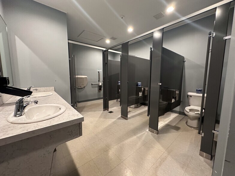 More Photos Of 4211 Division Ave, Comstock Park Office For Sale