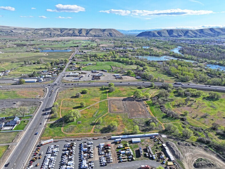 More Photos Of University Parkway at Highway 24, Yakima Land For Sale