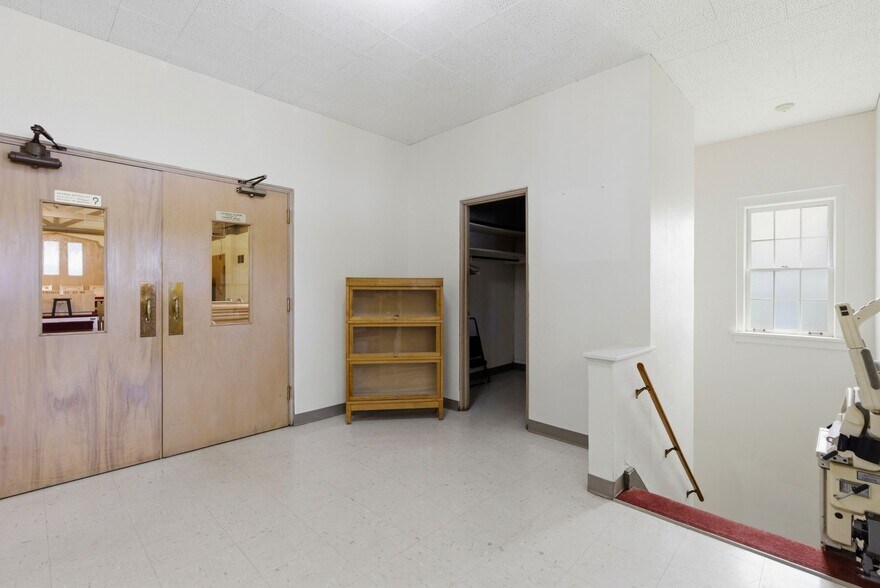 More Photos Of 405 S Westmore Ave, Lombard Religious Facility For Sale