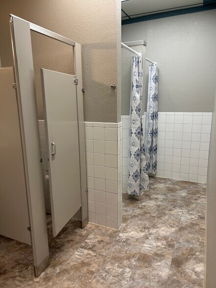 More Photos Of 31 NE 3rd St, Gresham Storefront For Sale