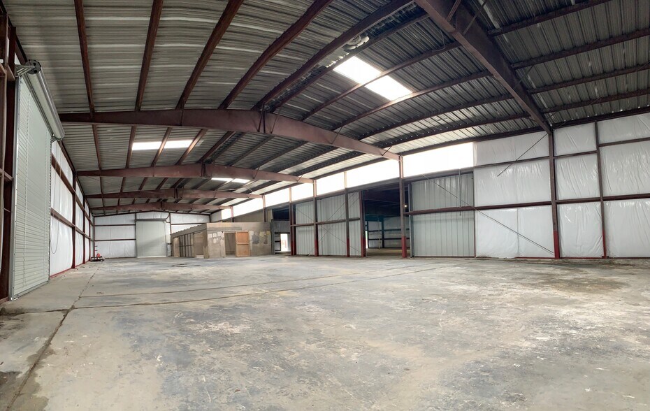 More Photos Of 3910 E McKinney St, Denton Warehouse For Sale