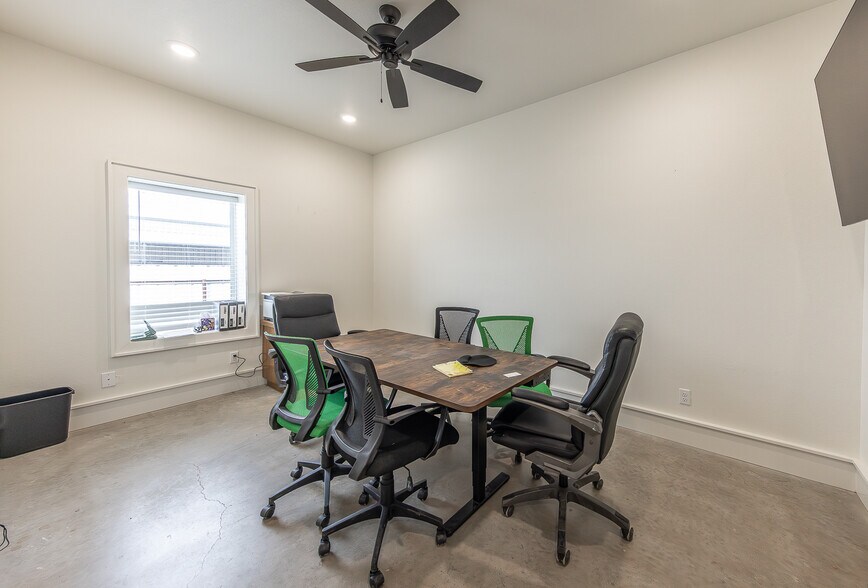 More Photos Of 9006 County Road 6820, Lubbock Warehouse For Lease