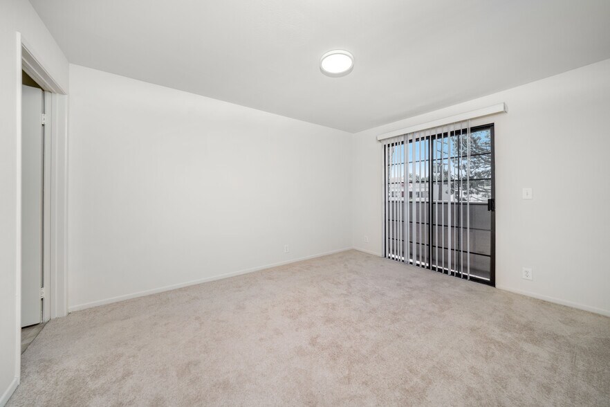 More Photos Of 4651 Cahuenga Blvd, North Hollywood Apartments For Sale