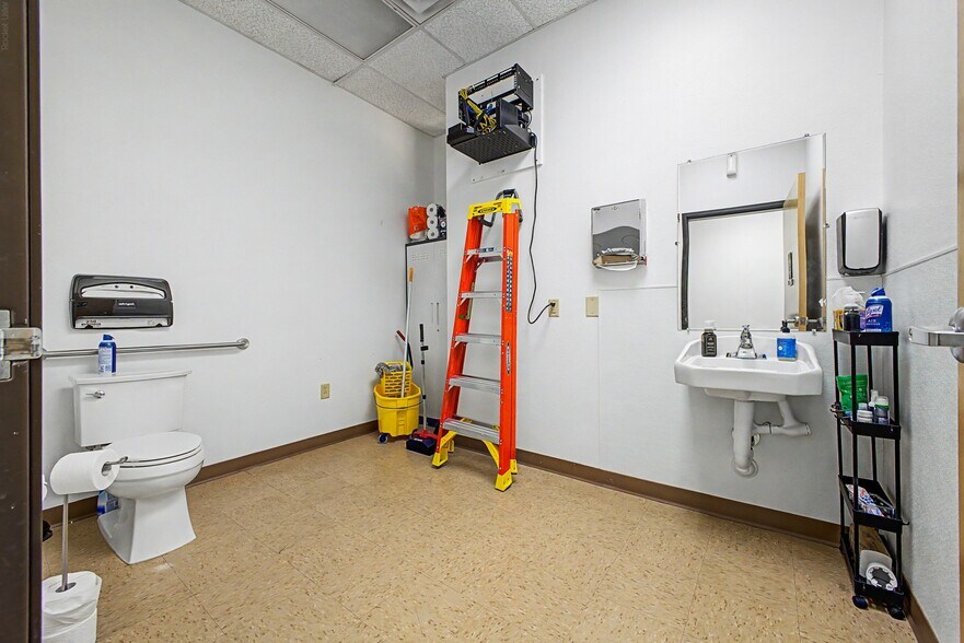 More Photos Of 2680 S Val Vista Dr, Gilbert Medical For Lease