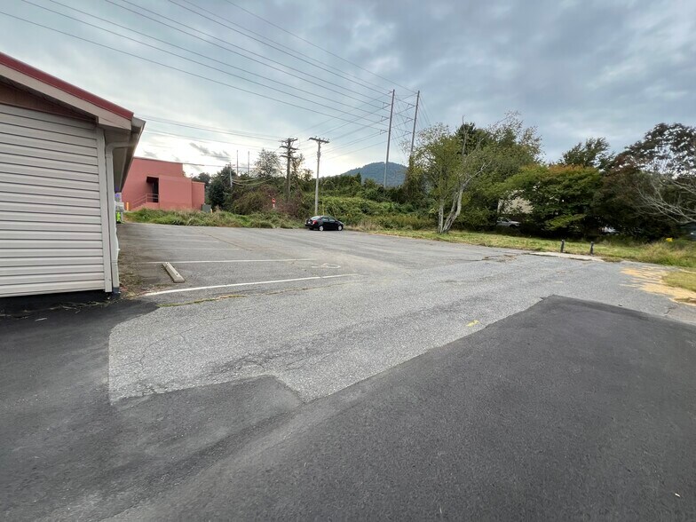 More Photos Of 199 Jefferson Rd, Boone Daycare Center For Lease