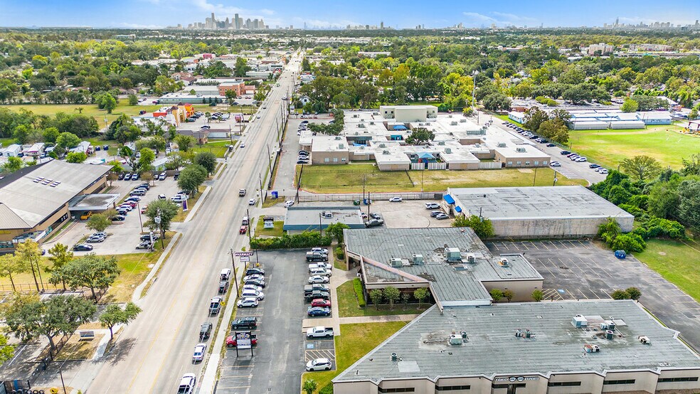 More Photos Of 6031 Airline Dr, Houston Medical For Sale