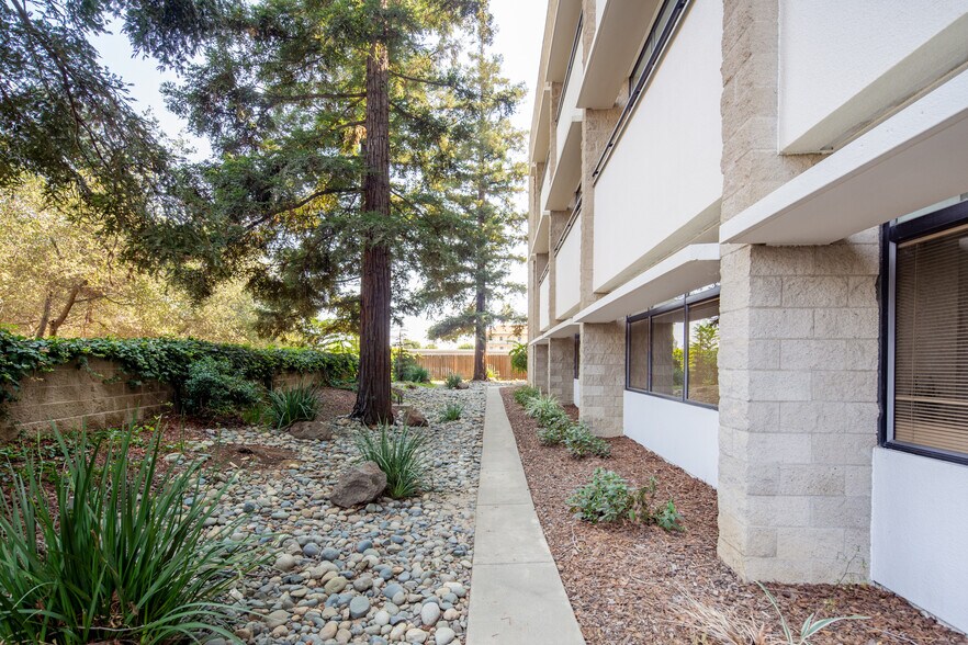 More Photos Of 7919 Folsom Blvd, Sacramento Office For Lease