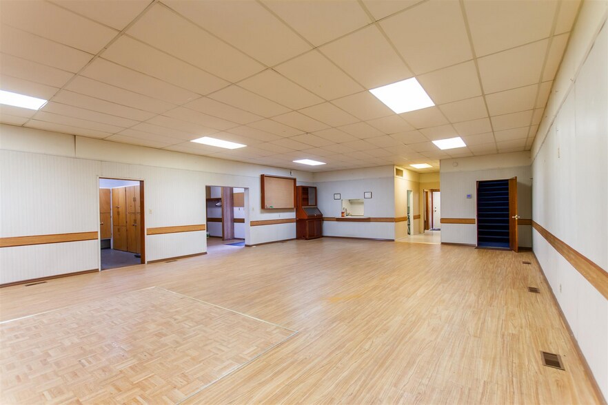 More Photos Of 33860 Pine st, Abbotsford Flex For Sale