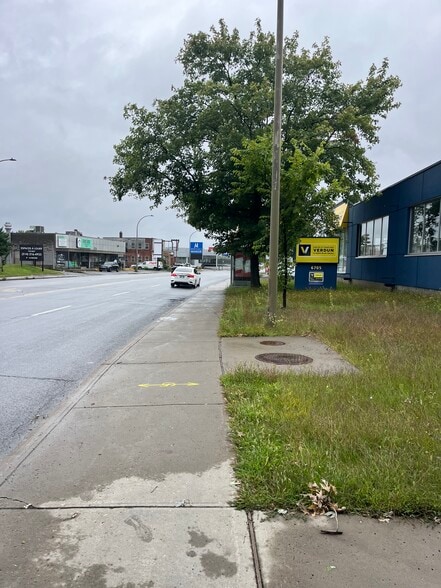 More Photos Of 6705 Rue Saint-Jacques, Montréal Light Distribution For Lease