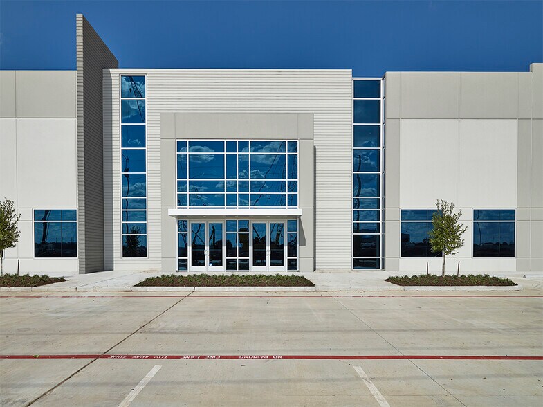 More Photos Of 3203 S Sam Houston Pky E, Houston Unknown For Lease