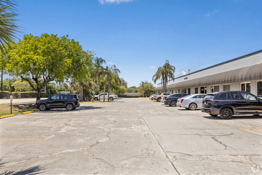 More Photos Of 2211 2nd Ave N, Lake Worth Unknown For Lease