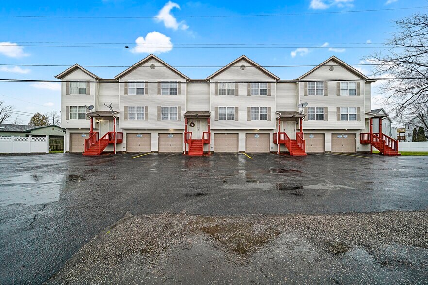 Primary Photo Of 6037 Lake Rd W, Ashtabula Apartments For Sale