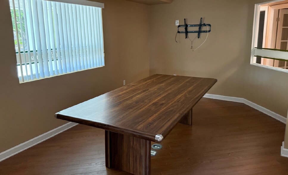 More Photos Of 612-616 SE Dixie Hwy, Stuart Office For Lease