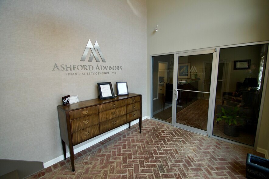 More Photos Of 5898 Ridgewood Rd, Jackson Office For Lease