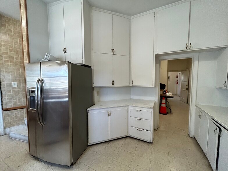 More Photos Of 1202 E Plymouth St, Long Beach Religious Facility For Sale