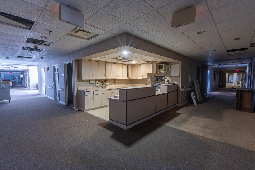 More Photos Of 2815 E Jackson St, Hugo Rehabilitation Center For Sale
